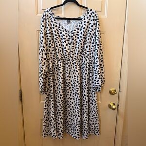 SHEIN Curve Black and White Leaf Print Top